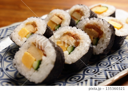 太巻き寿司 135360321