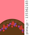 バレンタイン向け チョコレートケーキの背景フレーム イラスト 135362183