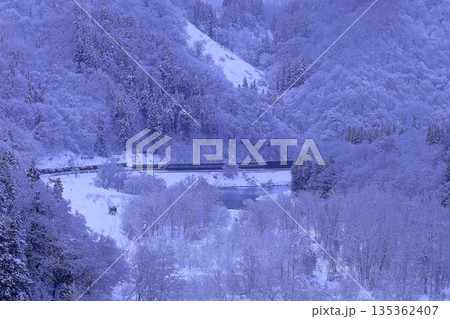雪景色の飯山線 135362407