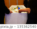 お別れの儀 135362540