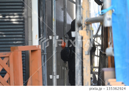 外壁　高圧洗浄　外壁塗装工事　職人　ハウスクリーニング 135362924