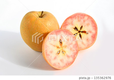 りんご（なかののきらめき） 135362976