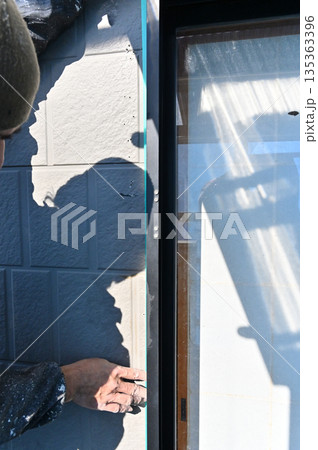 住宅の外壁 コーキング・シーリングの打ち直し 充填 下地処理 外壁塗装工事 リフォーム 住宅の外壁 コーキング・シーリングの打ち直し 充填 下地処理 外壁塗装工事 リフォーム 135363396