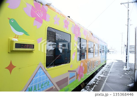 雪景色の中の樽見鉄道 雪景色の中の樽見鉄道 135368446