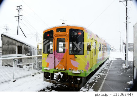 雪景色の中の樽見鉄道 雪景色の中の樽見鉄道 135368447