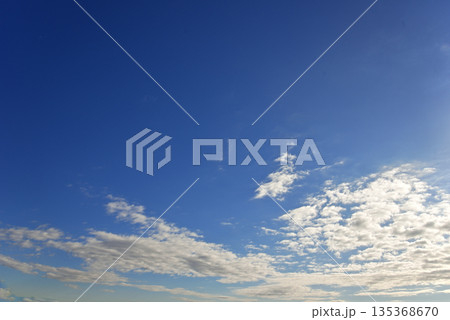 背景素材 冬の青空 背景素材 冬の青空 135368670
