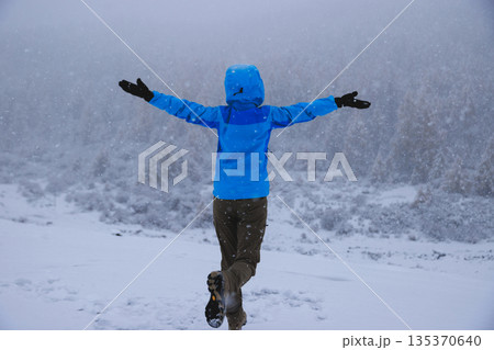 Asian woman enjoy the beautiful snowing landscape 135370640