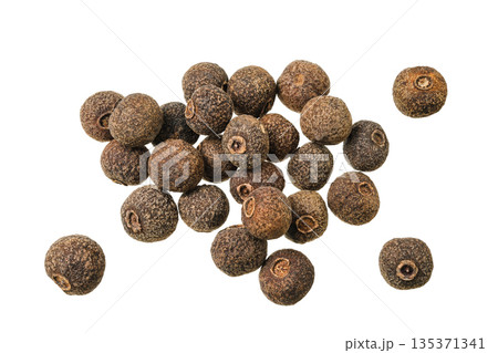 Allspice pepper isolated on white background. Jamaica pepper, Pimenta dioica or myrtle pepper. Top view Allspice pepper isolated on white background. Jamaica pepper, Pimenta dioica or myrtle pepper. Top view 135371341