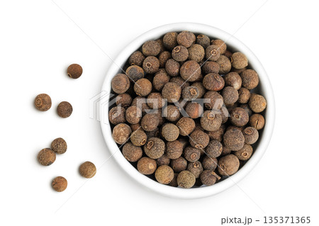 Allspice pepper in ceramic bowl isolated on white background. Jamaica pepper, Pimenta dioica or myrtle pepper. Top view Allspice pepper in ceramic bowl isolated on white background. Jamaica pepper, Pimenta dioica or myrtle pepper. Top view 135371365