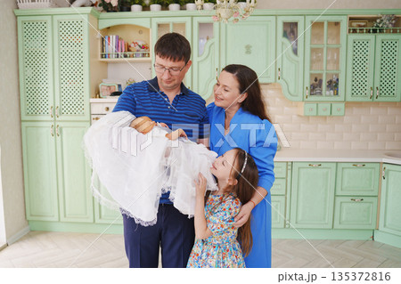 Family gathers to welcome newborn in home setting 135372816