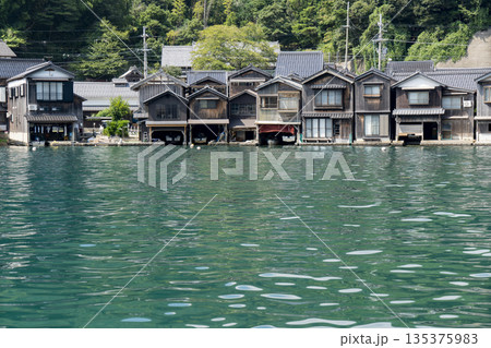 伊根の舟屋 135375983