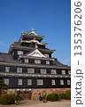 晴天のもと岡山城 135376206
