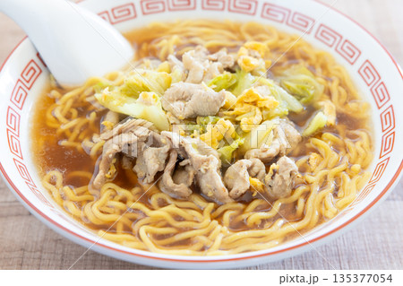 美味しい豚キャベツのせ醤油ラーメン 美味しい豚キャベツのせ醤油ラーメン 135377054