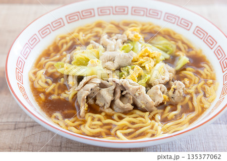 美味しい豚キャベツのせ醤油ラーメン 美味しい豚キャベツのせ醤油ラーメン 135377062