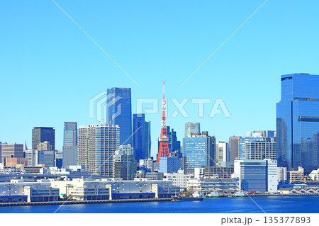 東京都港区、東京の町並みと東京タワーの風景 東京都港区、東京の町並みと東京タワーの風景 135377893