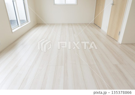 新築住宅　フローリング　ベッドルーム 135378866