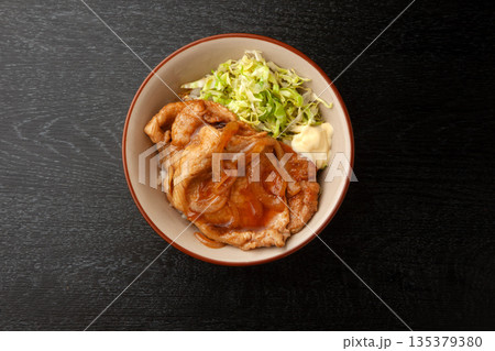 生姜焼き丼 生姜焼き丼 135379380
