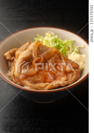 生姜焼き丼 135379382
