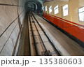 トンネル内を走る列車｜鉄道インフラとスピード感 135380603