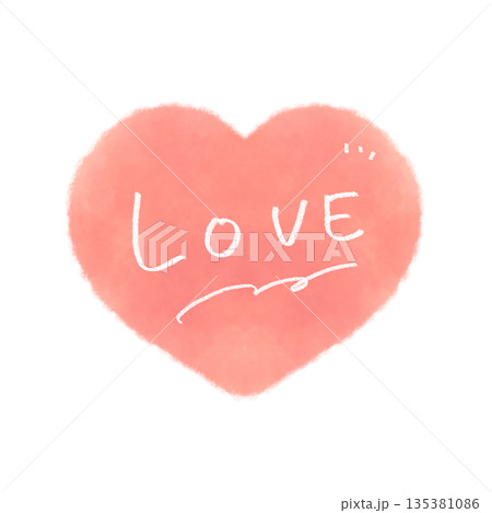 LOVEの文字入りの手描きハートアイコン  水彩風  ピンク 135381086