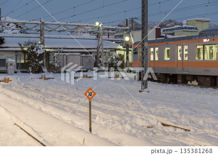【中央線　E233系　高尾駅】 135381268