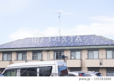 ソーラーパネル　太陽光発電　屋根 135381600
