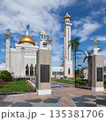 Omar Ali Saifuddien Mosque, Bandar Seri Begawan, Brunei, with golden domes and minaret against blue sky 135381706