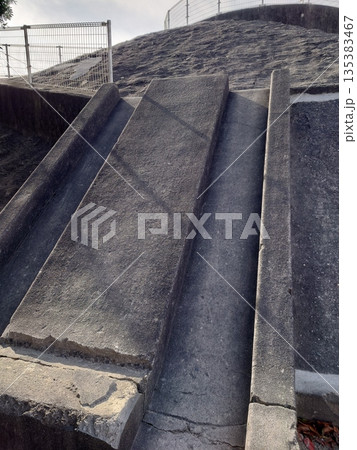 掩体壕　掩体壕跡　戦争遺構  (長崎県大村市／下原口公園) 135383467