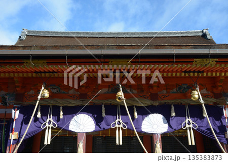 正月の祇園八坂神社 本殿 京都市東山区 正月の祇園八坂神社 本殿 京都市東山区 135383873
