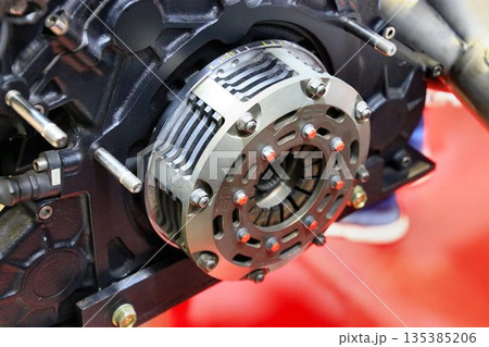 フォーミュラカーのエンジン装着した… 『タ板式クラッチ』 135385206