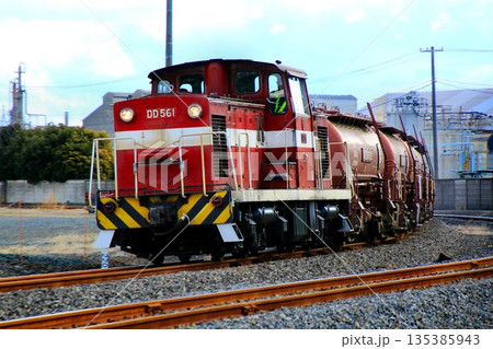 終焉が近づく伝統の貨物列車『安中貨物』 ～福島臨海鉄道DD561561牽引 135385943