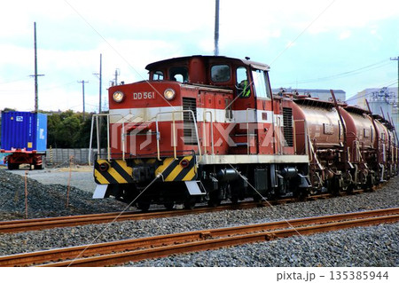 終焉が近づく伝統の貨物列車『安中貨物』 ～福島臨海鉄道DD561561牽引 135385944