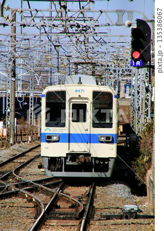 車齢50年… ベテラン通勤車『8000系』快走する東武アーバンパークライン 車齢50年… ベテラン通勤車『8000系』快走する東武アーバンパークライン 135386067