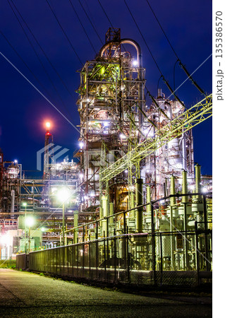 三重 四日市の工場夜景（塩浜町） 135386570