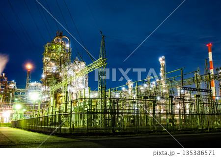 三重 四日市の工場夜景（塩浜町） 135386571