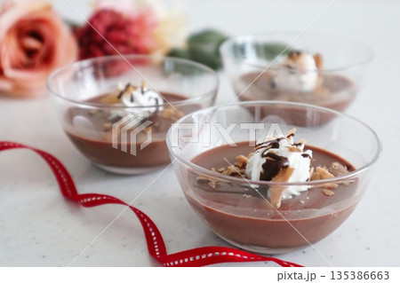 バレンタインに手作りチョコムース 135386663