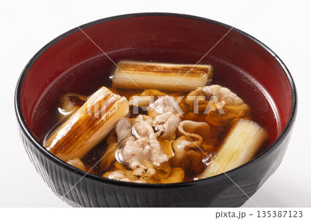 つけ汁(焼ネギ 豚肉) つけ汁(焼ネギ 豚肉) 135387123