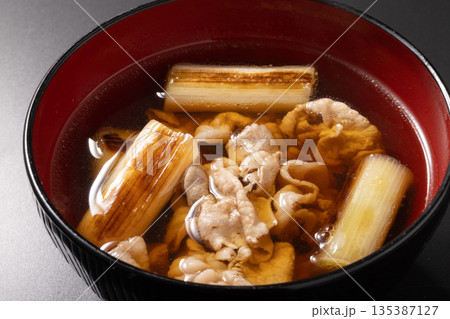 つけ汁（焼ネギ　豚肉） 135387127