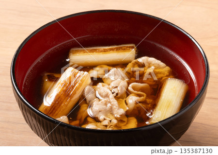 つけ汁(焼ネギ 豚肉) つけ汁(焼ネギ 豚肉) 135387130