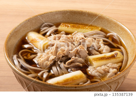 蕎麦（焼きネギ　豚肉）　 135387139