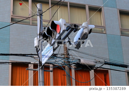 交通信号機 交通信号機 135387289