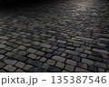 夜の石畳の道 135387546