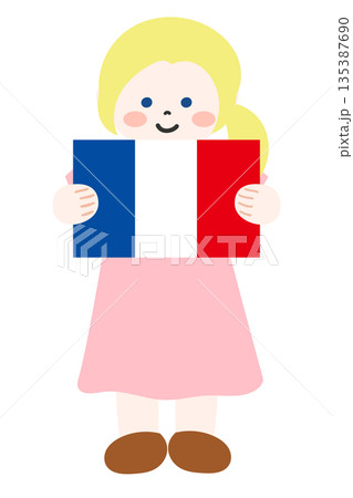 フランスの国旗を両手で持つ子ども 135387690