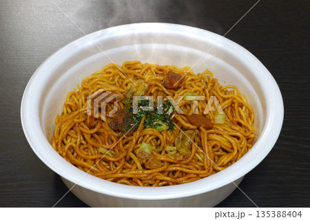 カップ焼きそば カップ焼きそば 135388404