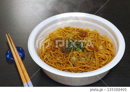 カップ焼きそば カップ焼きそば 135388405