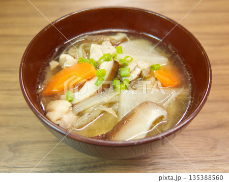 具沢山の鶏汁 135388560