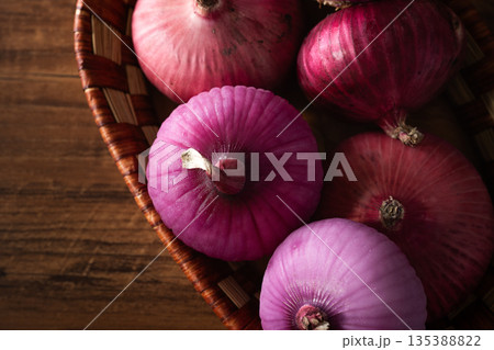 onion onion 135388822