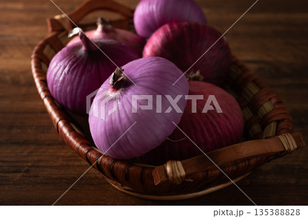 onion onion 135388828