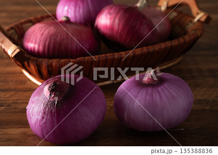 onion onion 135388836