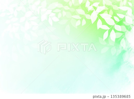 水彩画の抽象的な背景黄緑と新緑 135389685